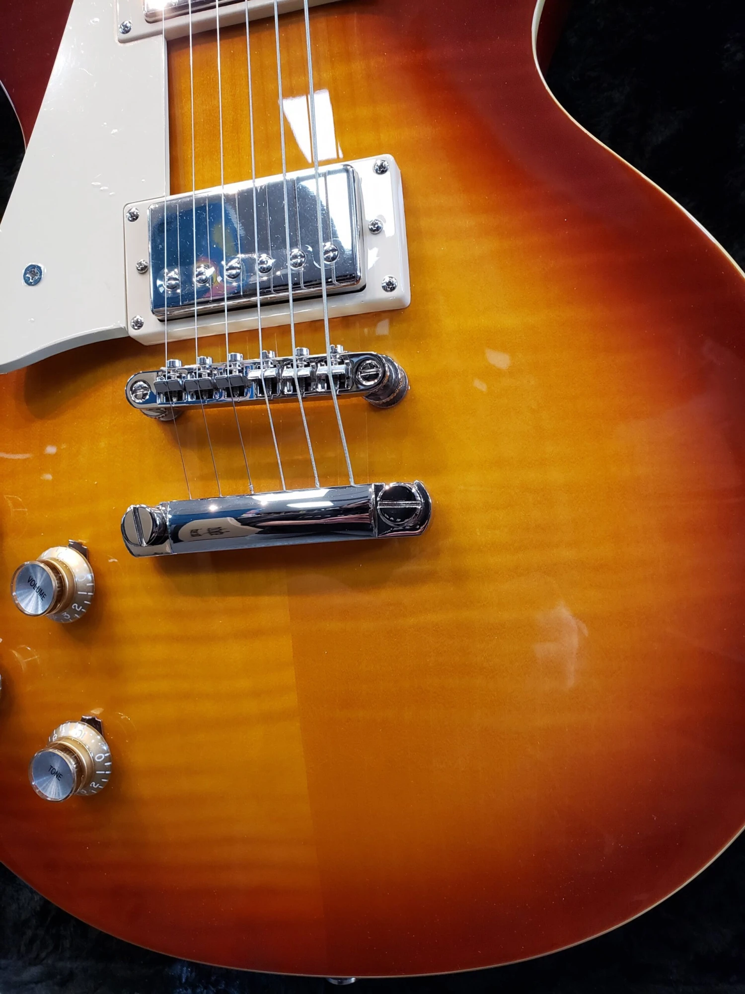 Epiphone Inspired By Gibson Les Paul Standard 60s Left Handed In Iced Tea EILS6ITNHLH SERIAL NUMBER 21051533097 - 9.2 LBS 4 Epiphone Inspired By Gibson Les Paul Standard 60s Left Handed In Iced Tea EILS6ITNHLH SERIAL NUMBER 21051533097 - 9.2 LBS - Image 4