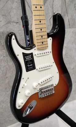 Fender Player Stratocaster Left Handed Maple Fingerboard, 3-Color Sunburst 0144512500 -L.A MUSIC Instruments 20220412 133754