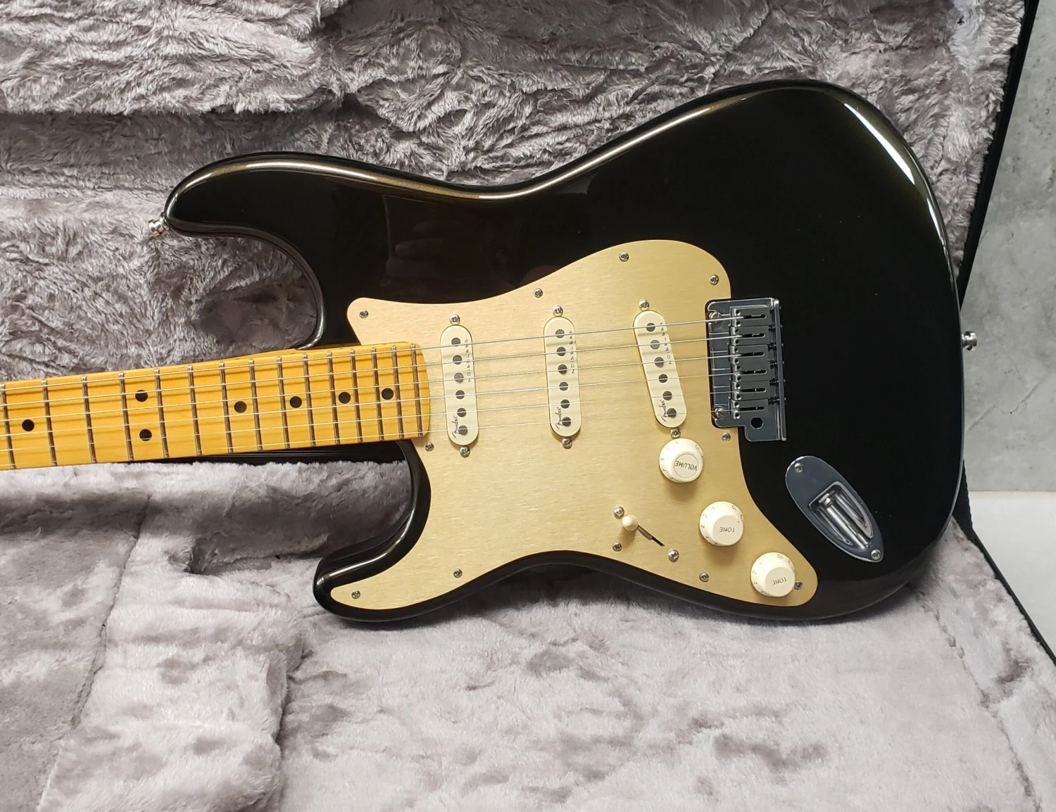 Fender American Ultra Stratocaster Left Hand, Maple Fingerboard, Texas Tea 0118132790 3 Fender American Ultra Stratocaster Left Hand, Maple Fingerboard, Texas Tea 0118132790 - Image 3