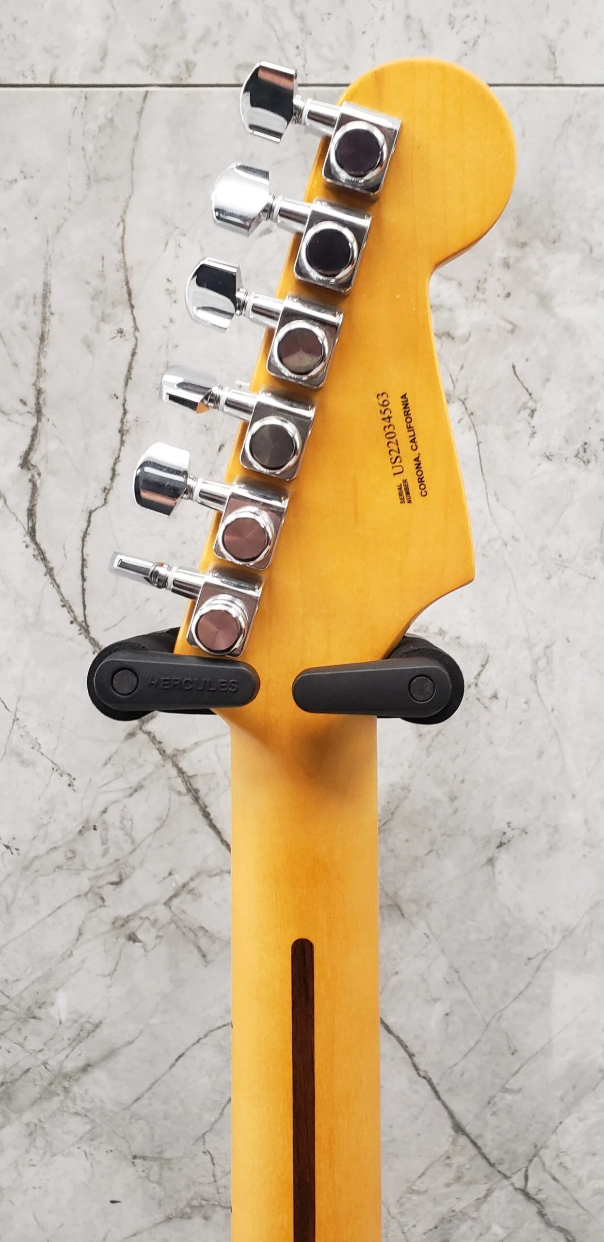 Fender American Ultra Stratocaster Left Hand, Maple Fingerboard, Texas Tea 0118132790 9 Fender American Ultra Stratocaster Left Hand, Maple Fingerboard, Texas Tea 0118132790 - Image 9