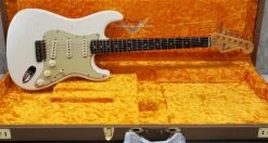 Fender Custom Shop Limited Edition 62/63 Stratocaster Journeyman Relic Rosewood Fingerboard - Aged Olympic White 9231012527 SERIAL NUMBER CZ562114 - 7.8 LBS -L.A MUSIC Instruments 20220810 135424