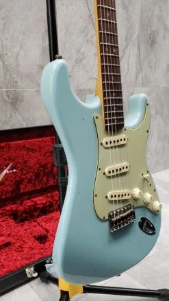 Fender Custom Shop 64 Stratocaster Journeyman Relic, Rosewood Fingerboard - Faded Aged Daphne Blue 9235001579 13 Fender Custom Shop 64 Stratocaster Journeyman Relic, Rosewood Fingerboard - Faded Aged Daphne Blue 9235001579 -L.A MUSIC Instruments 20230207 075948