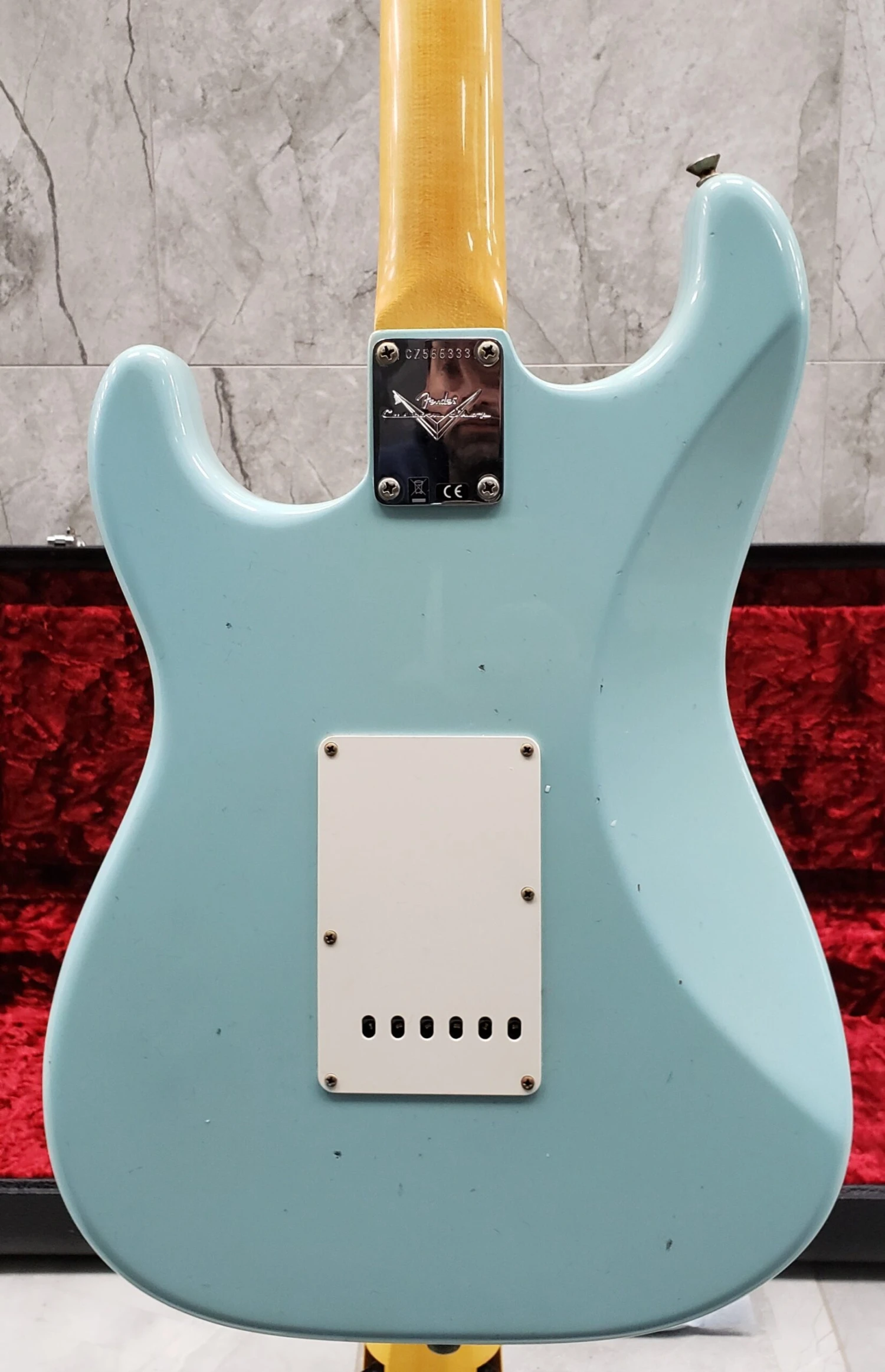 Fender Custom Shop 64 Stratocaster Journeyman Relic, Rosewood Fingerboard - Faded Aged Daphne Blue 9235001579 2 Fender Custom Shop 64 Stratocaster Journeyman Relic, Rosewood Fingerboard - Faded Aged Daphne Blue 9235001579 - Image 2