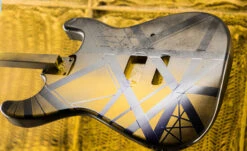 EVH 79 Tribute Relic Bumblebee - Black With Yellow Stripes -L.A MUSIC Instruments bumblebee 6